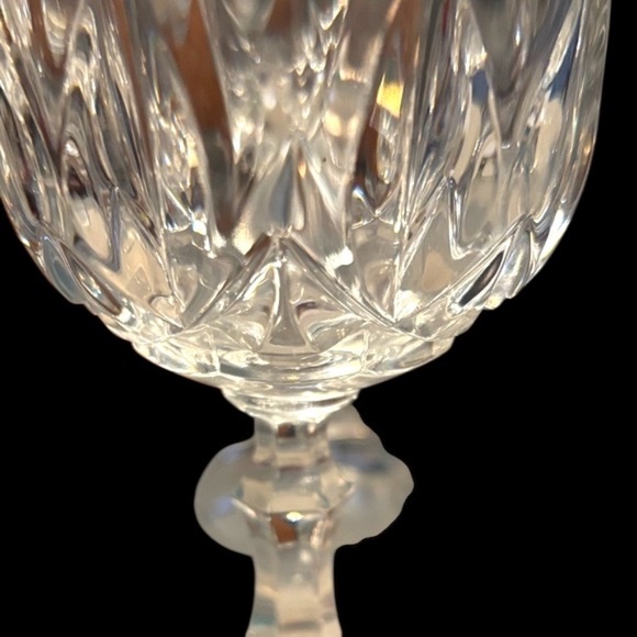 Elegant Crystal Wine Glass Set - Picture 6 of 14